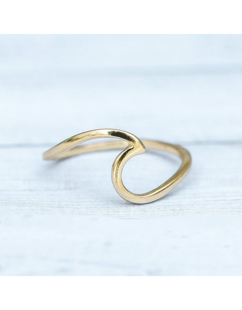 PURA VIDA Wave Ring in Gold