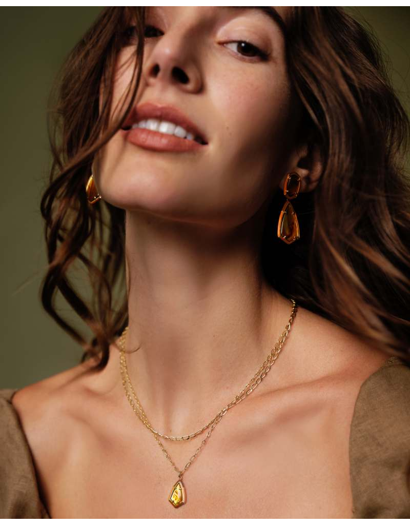 KENDRA SCOTT DESIGN Camry Gold Enamel Frame Multi Strand Necklace in Marbled Amber Illusion