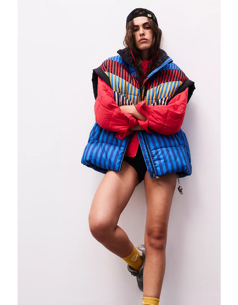 FREE PEOPLE MOVEMENT In A Bubble Printed Puffer Vest in Chevron Camper Blue Combo