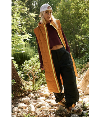 FREE PEOPLE MOVEMENT On The Move Packable Long Puffer Vest in Toasted Coconut