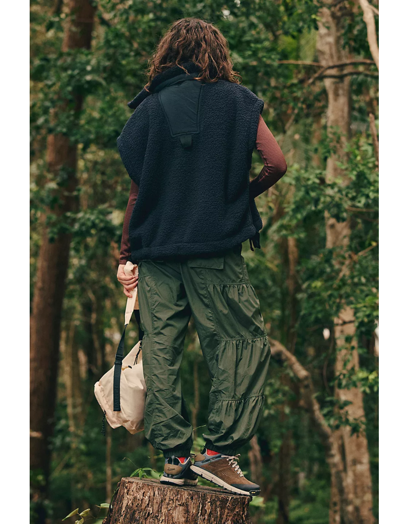 FREE PEOPLE MOVEMENT Scout It Out Fleece Vest in Black