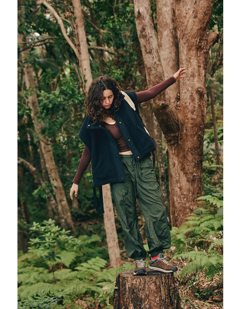 FREE PEOPLE MOVEMENT Scout It Out Fleece Vest in Black