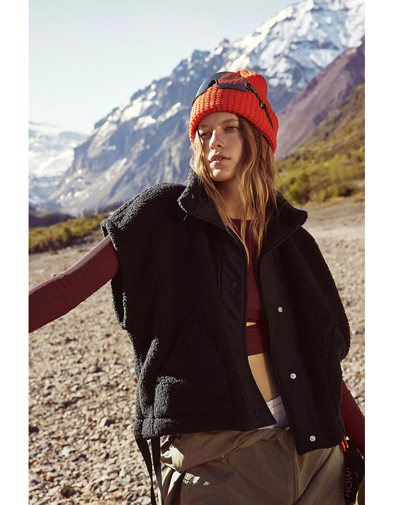 FREE PEOPLE MOVEMENT Scout It Out Fleece Vest in Black