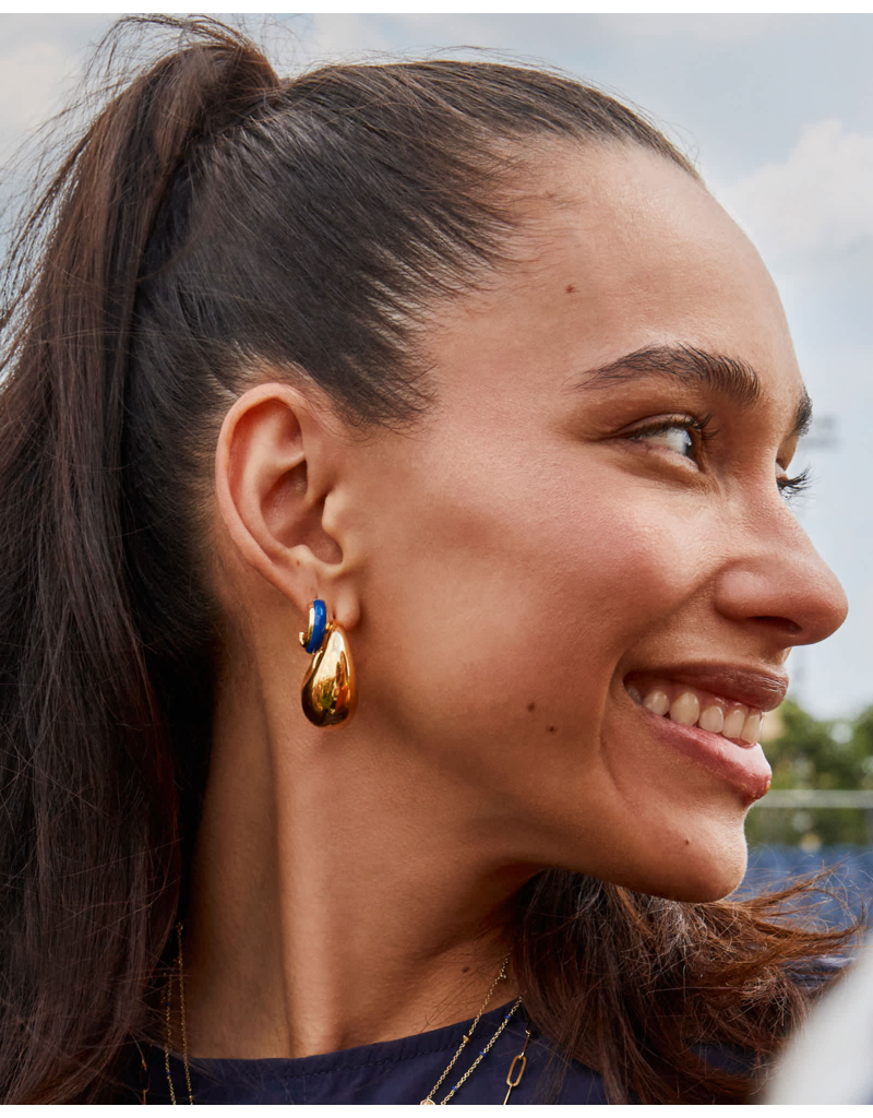 KENDRA SCOTT DESIGN Ainsley Gold Huggie Earrings in Blue Enamel
