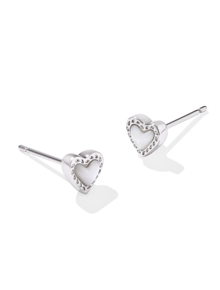 KENDRA SCOTT DESIGN Mini Ari Heart Silver Stud Earrings in Ivory Mother-of-Pearl
