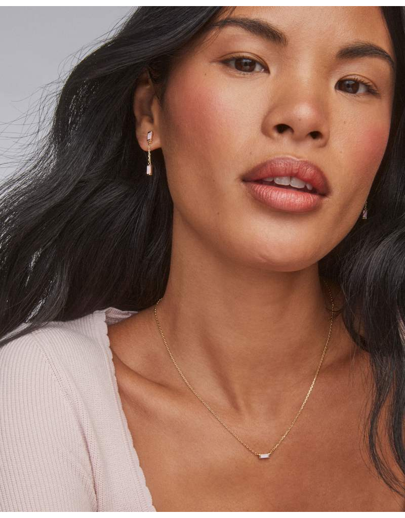 KENDRA SCOTT DESIGN Juliette Gold Pendant Necklace in Rose Quartz