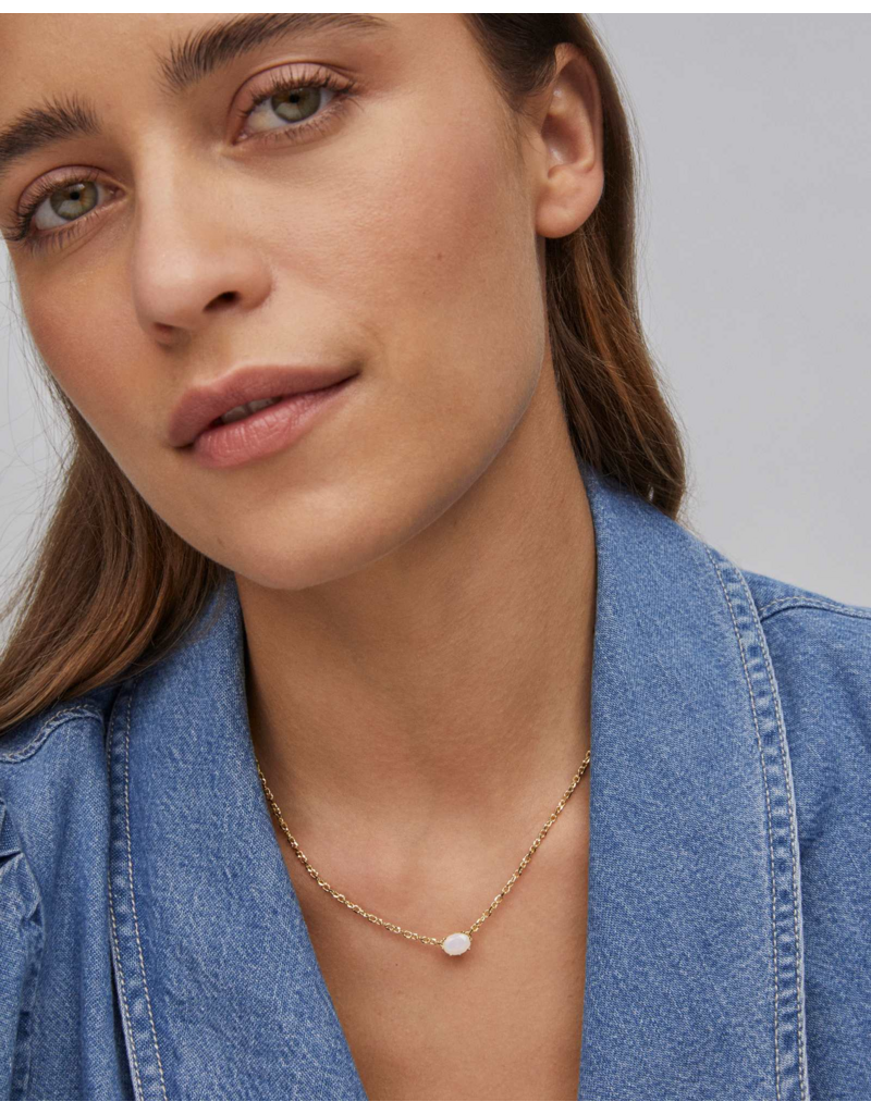 KENDRA SCOTT DESIGN Cailin Gold Pendant Necklace in Champagne Opal Crystal