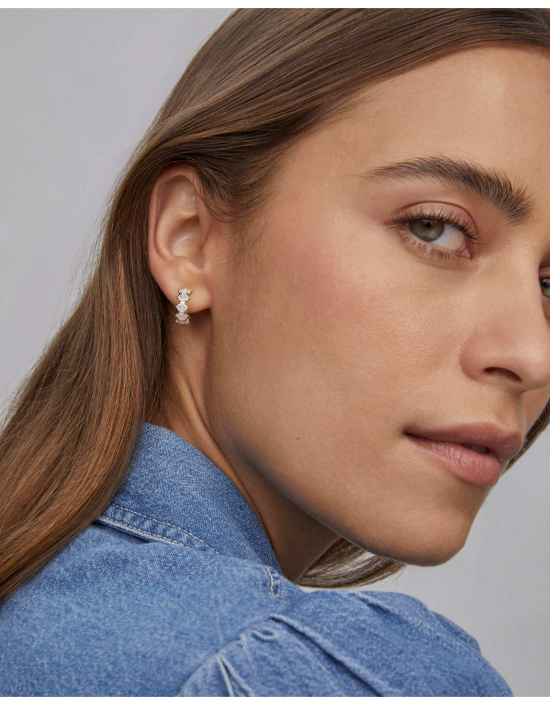 KENDRA SCOTT DESIGN Cailin Gold Huggie Earrings in Champagne Opal Crystal