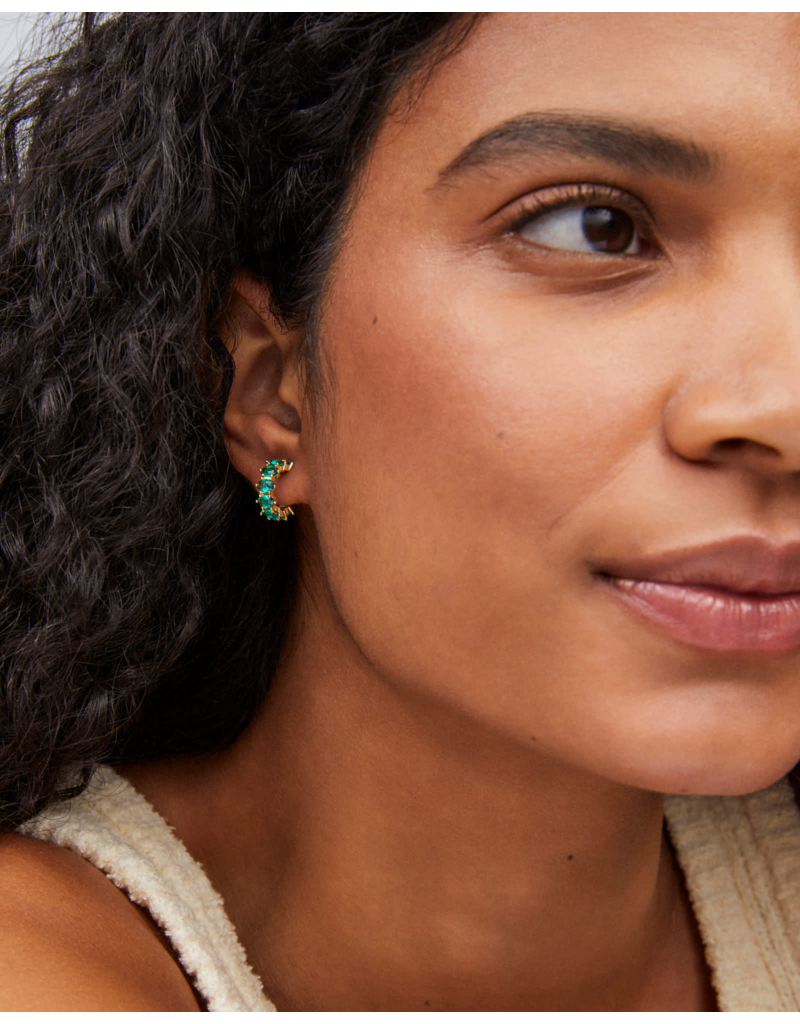 KENDRA SCOTT DESIGN Cailin Gold Huggie Earrings in Green Crystal