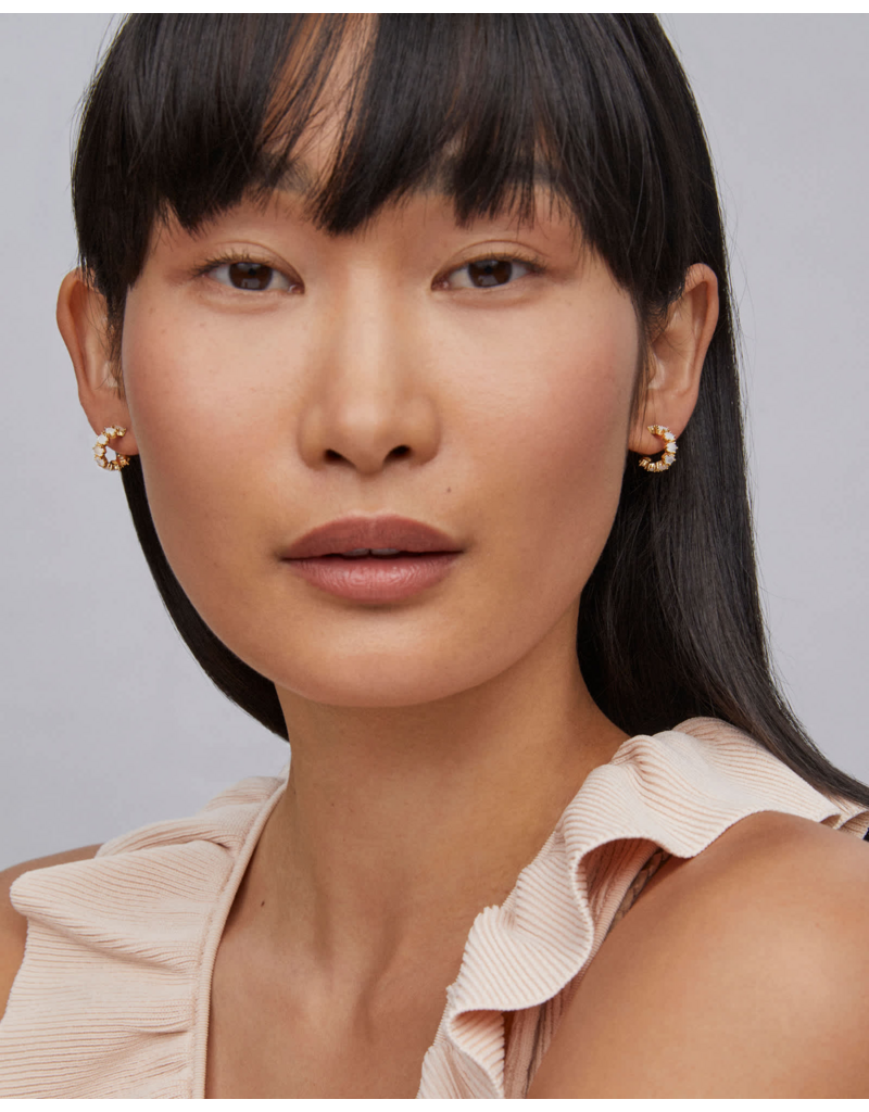 KENDRA SCOTT DESIGN Cailin Gold Huggie Earrings in Ivory Mother-of-Pearl