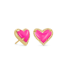 KENDRA SCOTT DESIGN Ari Heart Gold Stud Earrings in Magenta Magnesite