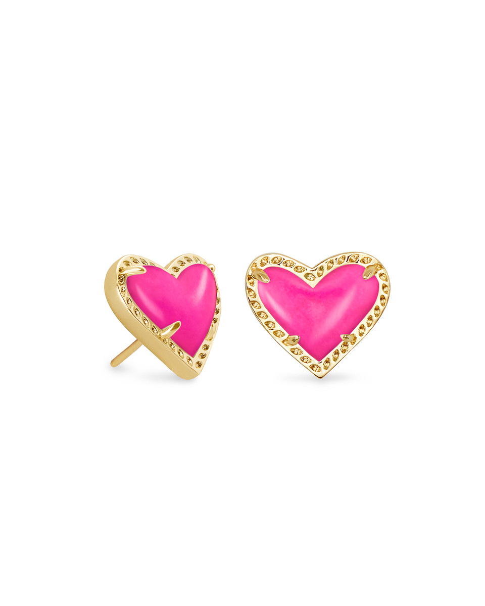 KENDRA SCOTT DESIGN Ari Heart Gold Stud Earrings in Magenta Magnesite