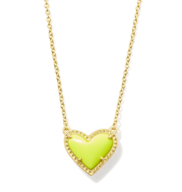KENDRA SCOTT DESIGN Ari Heart Gold Short Pendant Necklace in Chartreuse Magnesite