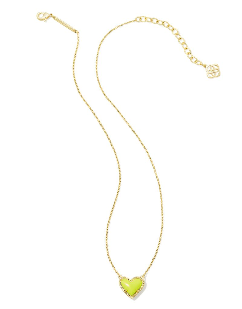 KENDRA SCOTT DESIGN Ari Heart Gold Short Pendant Necklace in Chartreuse Magnesite