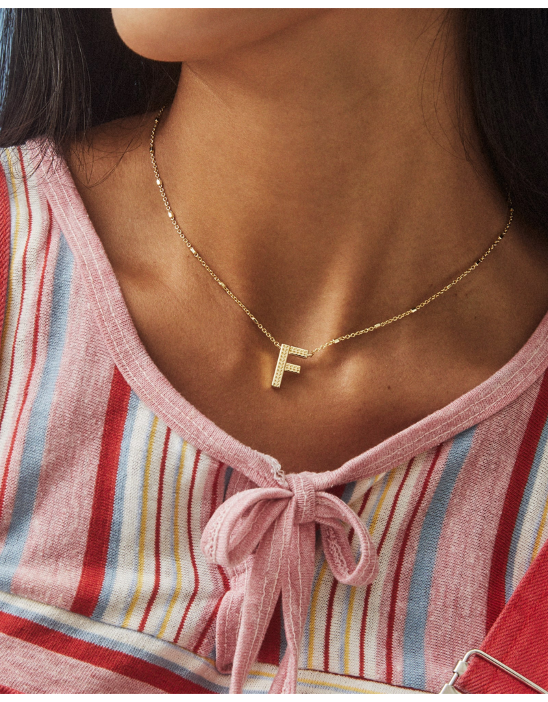 KENDRA SCOTT DESIGN Letter F Pendant Necklace in Gold