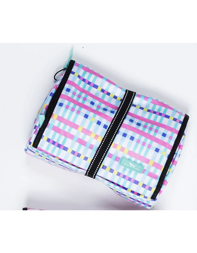 SCOUT Beauty Burrito Hanging Toiletry Bag in Pretty In Picnic