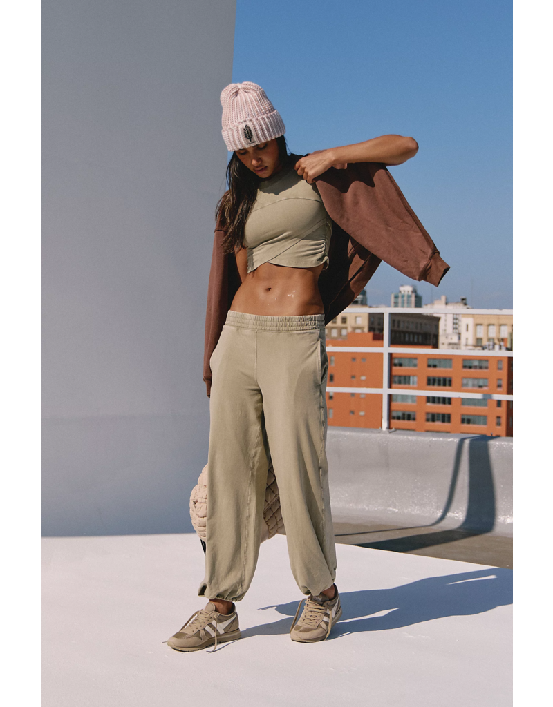 FREE PEOPLE MOVEMENT Hot Shot Crossover Set in Sage Stone