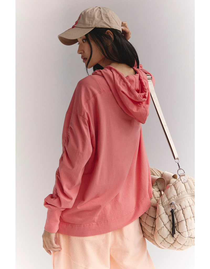 FREE PEOPLE MOVEMENT Hot Shot Hooded Layer in Hibiscus