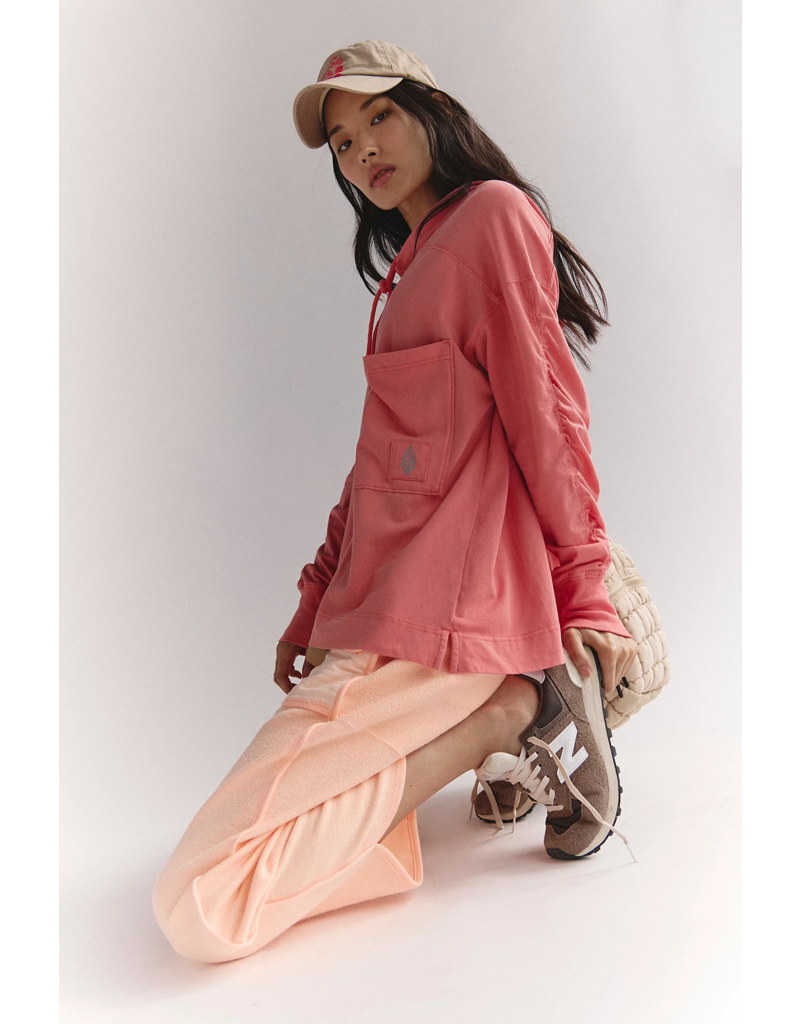 FREE PEOPLE MOVEMENT Hot Shot Hooded Layer in Hibiscus