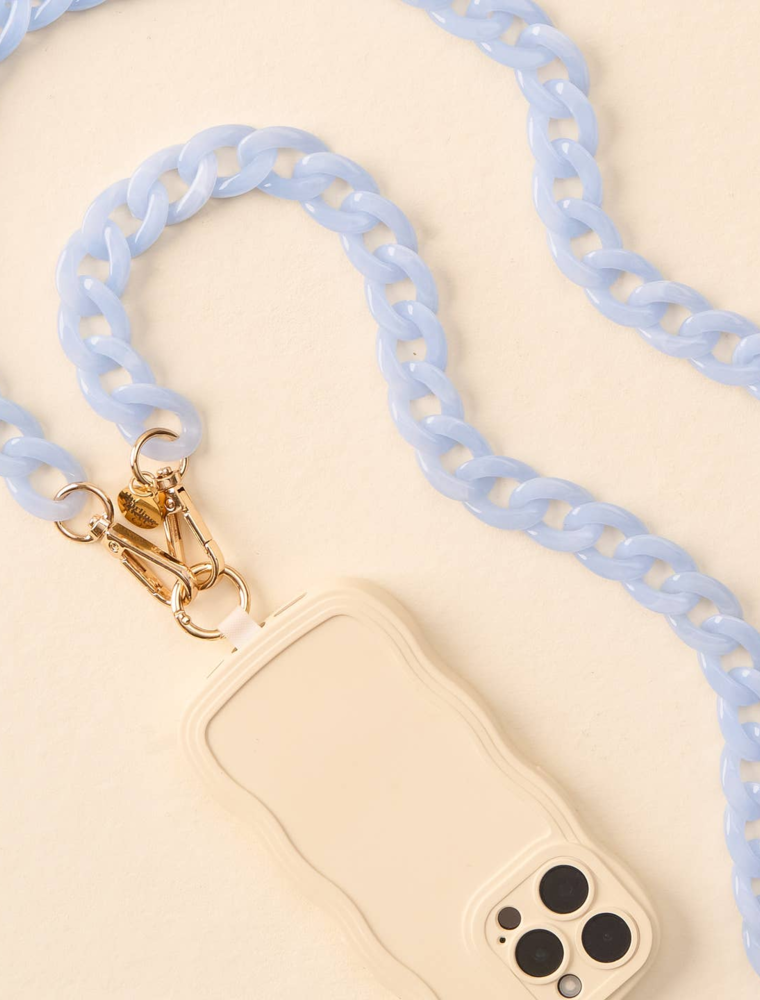 THE DARLING EFFECT Hold The Phone Crossbody Chain in Sky Blue