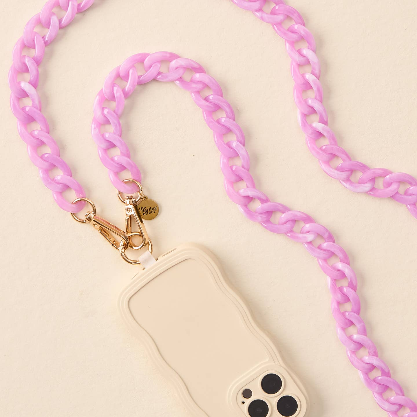 THE DARLING EFFECT Hold The Phone Crossbody Chain in Violet