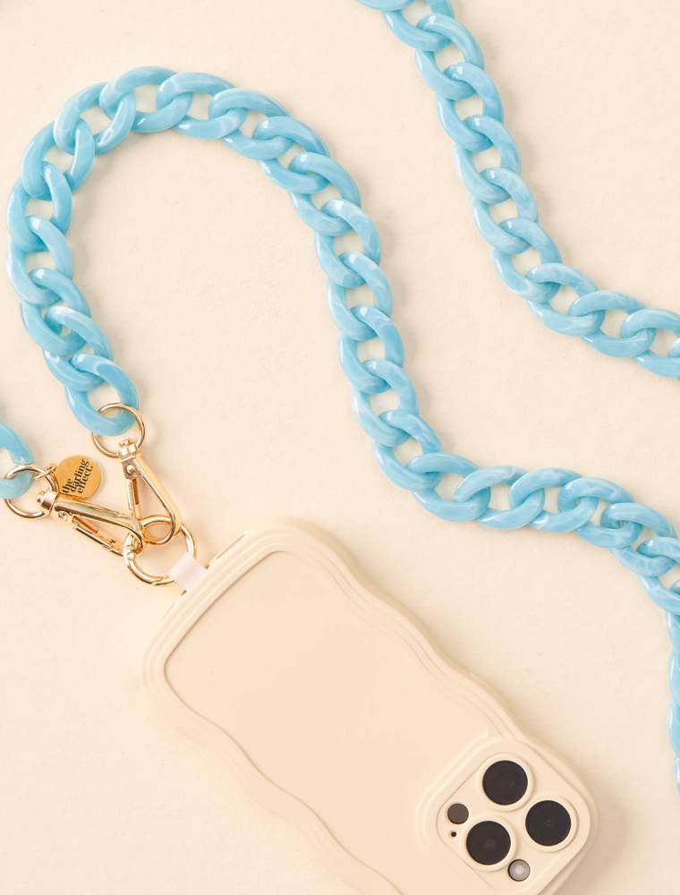 THE DARLING EFFECT Hold The Phone Crossbody Chain in Ocean Blue