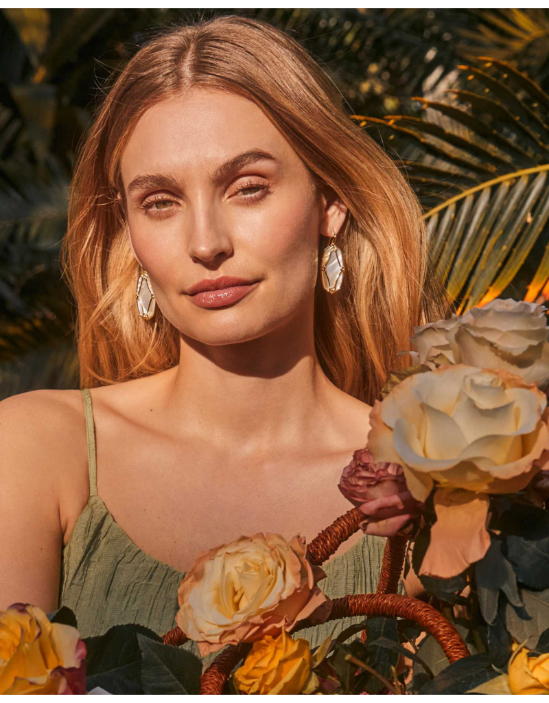 KENDRA SCOTT DESIGN Elle Lattice Frame Gold Drop Earrings in Ivory Mother-of-Pearl