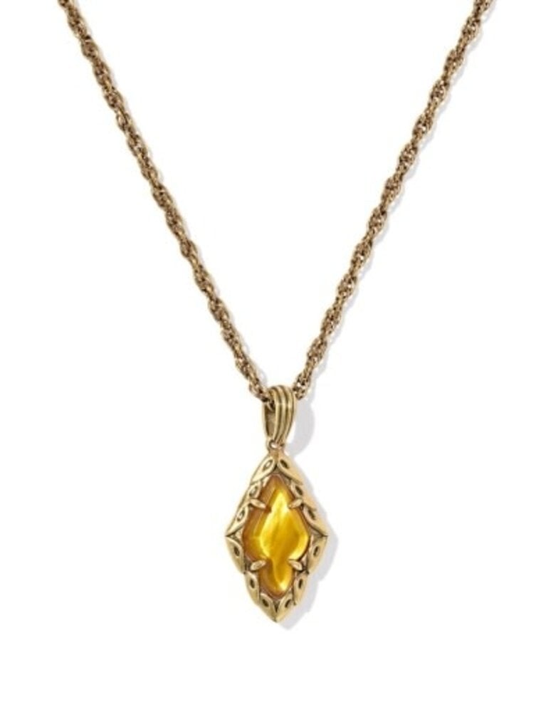 KENDRA SCOTT DESIGN Adeline Vintage Gold Short Pendant Necklace in Marbled Amber Illusion