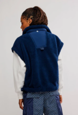 FREE PEOPLE MOVEMENT Scout It Out Fleece Vest in Midnight Navy