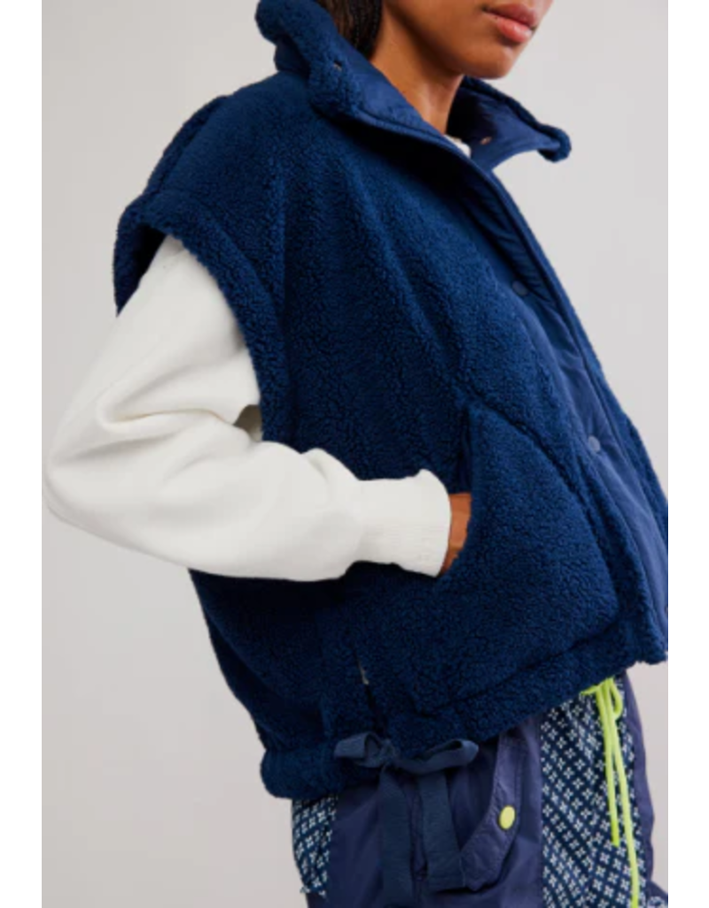 FREE PEOPLE MOVEMENT Scout It Out Fleece Vest in Midnight Navy