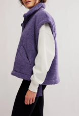 FREE PEOPLE MOVEMENT Scout It Out Fleece Vest in Graphite