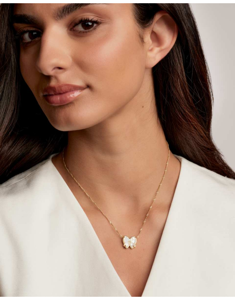 KENDRA SCOTT DESIGN Haley Bow Gold Short Pendant Necklace in Ivory Mother-of-Pearl