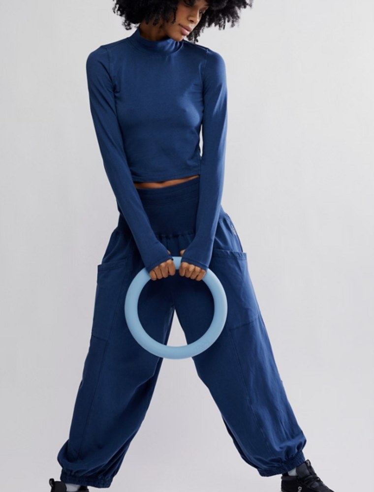 FREE PEOPLE MOVEMENT Up In The Air Set in Midnight Navy