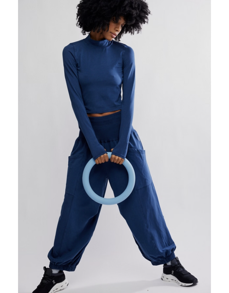 FREE PEOPLE MOVEMENT Up In The Air Set in Midnight Navy