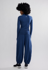 FREE PEOPLE MOVEMENT Up In The Air Set in Midnight Navy