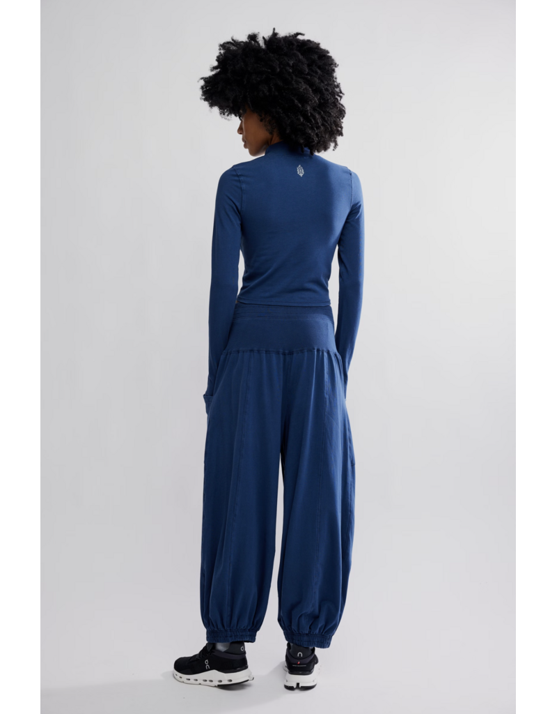 FREE PEOPLE MOVEMENT Up In The Air Set in Midnight Navy