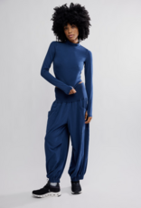 FREE PEOPLE MOVEMENT Up In The Air Set in Midnight Navy