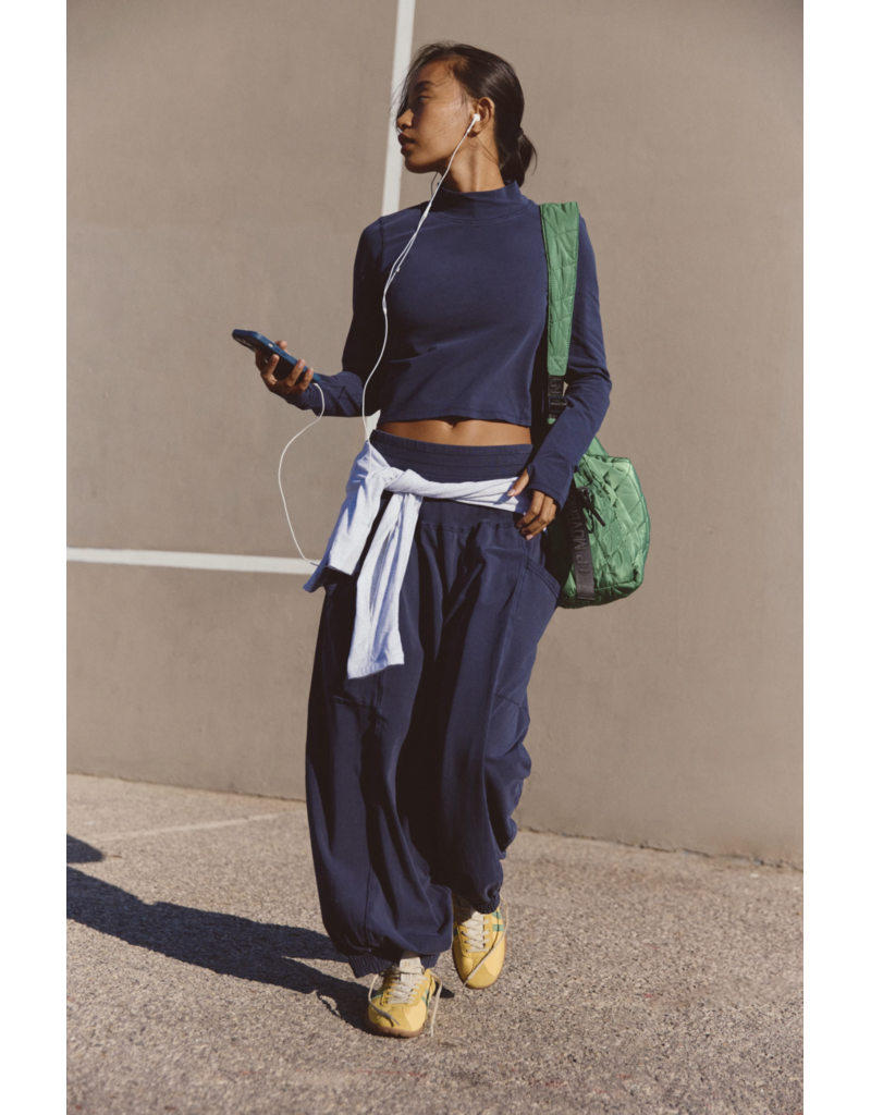 FREE PEOPLE MOVEMENT Up In The Air Set in Midnight Navy