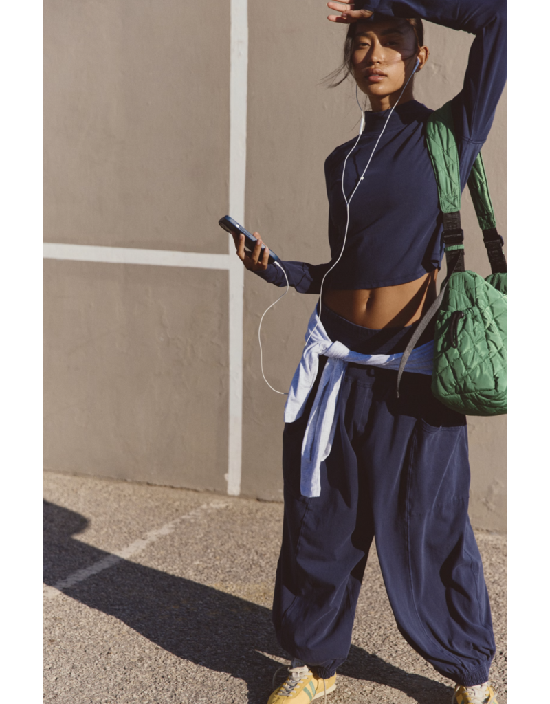 FREE PEOPLE MOVEMENT Up In The Air Set in Midnight Navy