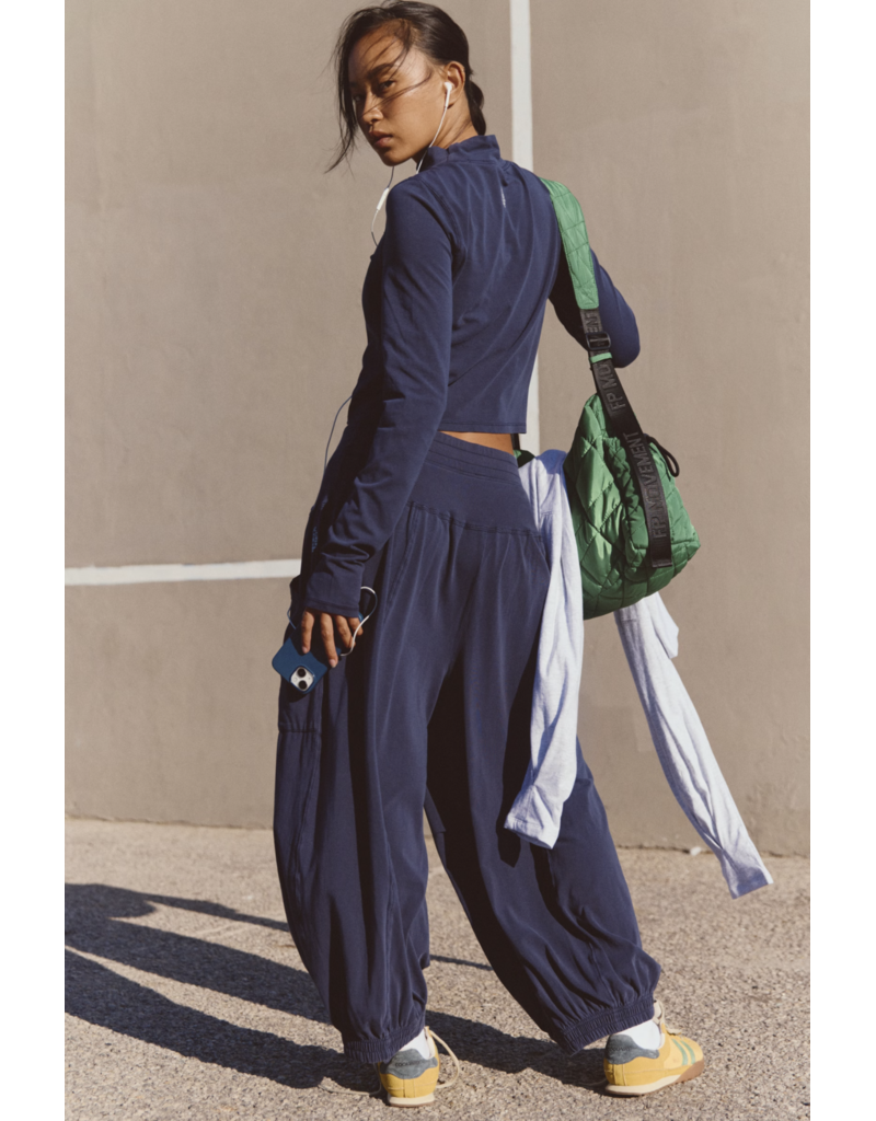 FREE PEOPLE MOVEMENT Up In The Air Set in Midnight Navy
