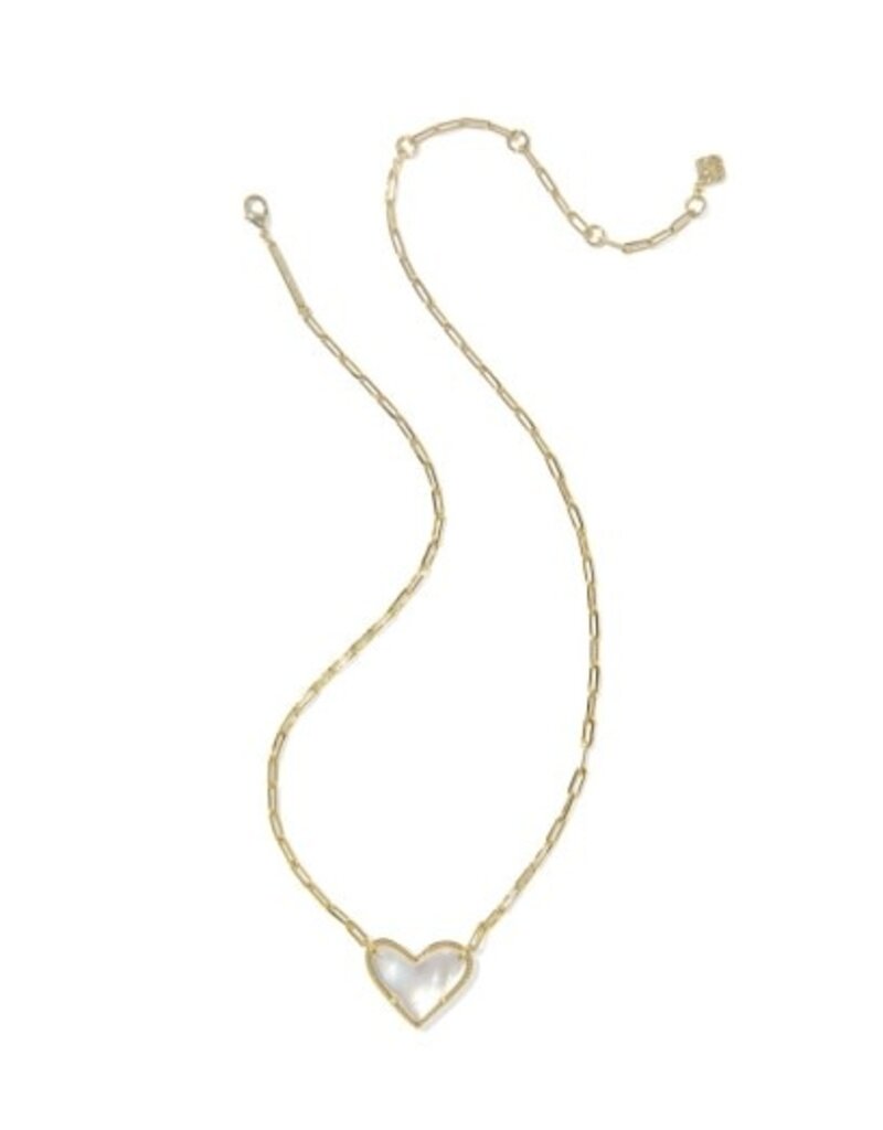 KENDRA SCOTT DESIGN Ari Heart Statement Gold Short Pendant Necklace in Ivory Mother-of-Pearl