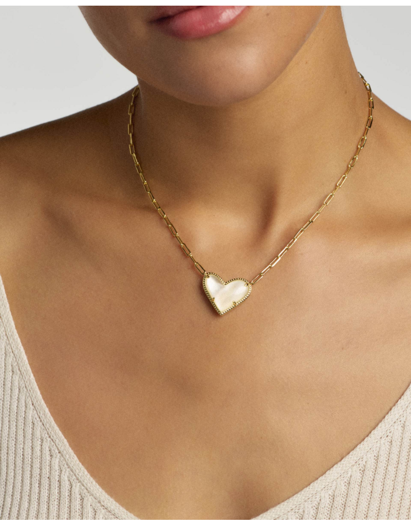KENDRA SCOTT DESIGN Ari Heart Statement Gold Short Pendant Necklace in Ivory Mother-of-Pearl