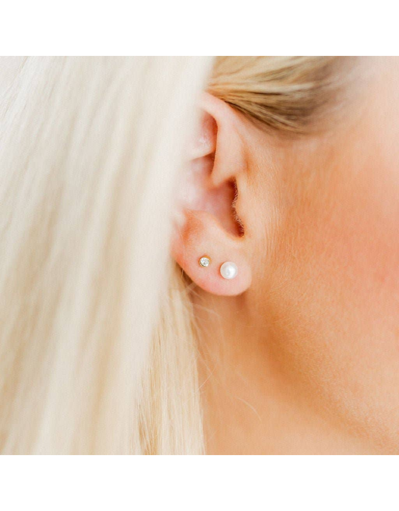 LINNY & CO Payton 5mm White Pearl Gold Screwback Stud Earrings