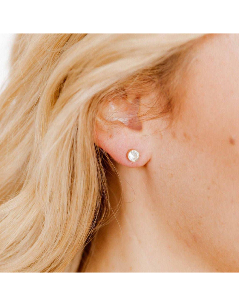 LINNY & CO Juliet Clear 5mm Gold Screwback Stud Earrings