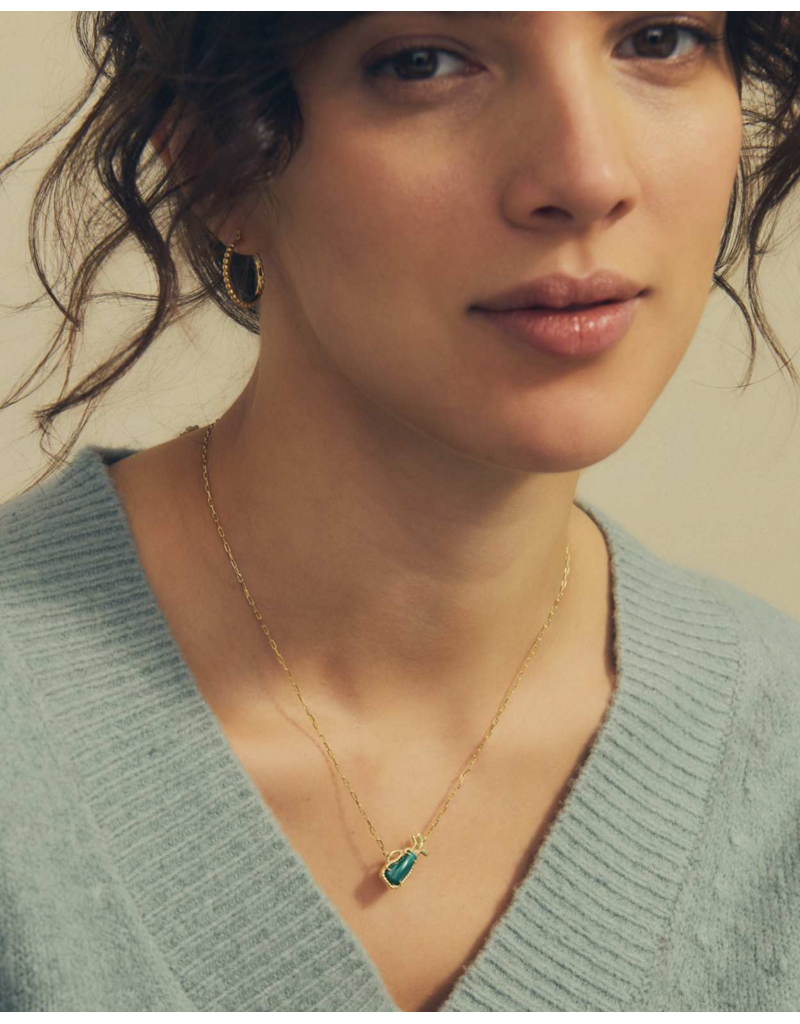 KENDRA SCOTT DESIGN Golf Gold Short Pendant Necklace in Green Malachite