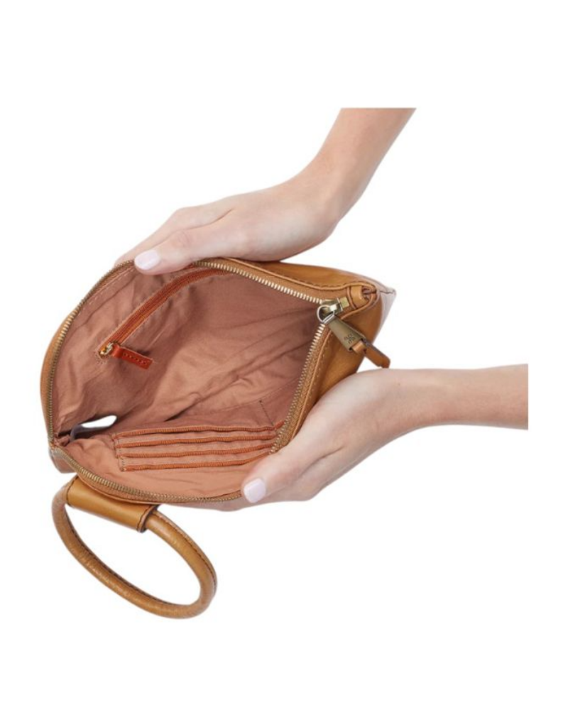 HOBO Sable Wristlet in Natural