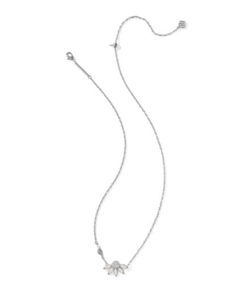 KENDRA SCOTT DESIGN Anya Flower Silver Short Pendant Necklace in Ivory Mix