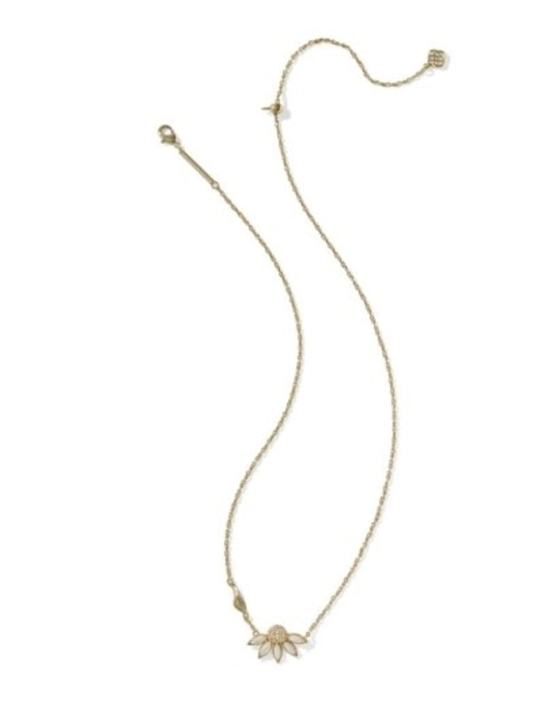 KENDRA SCOTT DESIGN Anya Flower Gold Short Pendant Necklace in Ivory Mix