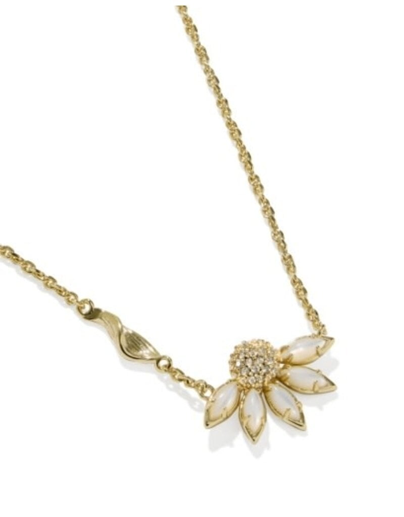 KENDRA SCOTT DESIGN Anya Flower Gold Short Pendant Necklace in Ivory Mix