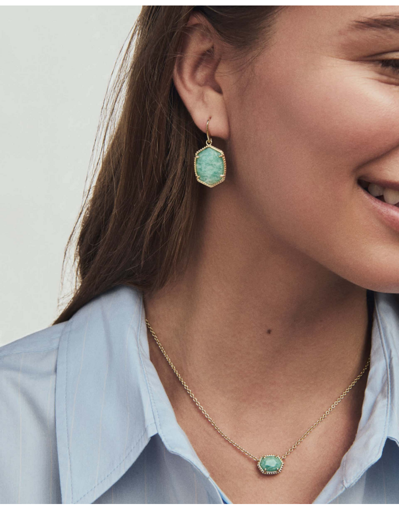 KENDRA SCOTT DESIGN Daphne Gold Frame Short Pendant Necklace in Teal Amazonite
